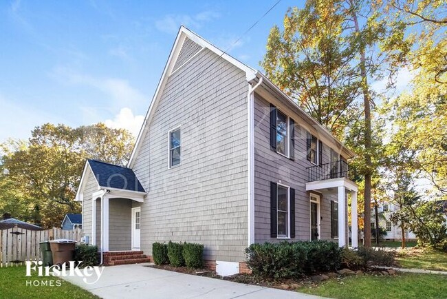 Building Photo - 1909 Fernwood Dr