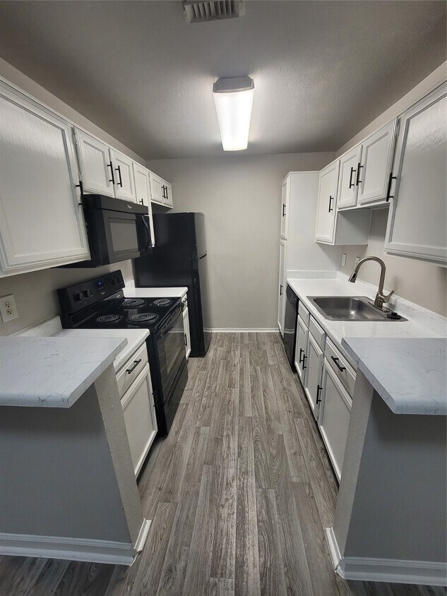 Foto principal - 7250 W Greens Rd