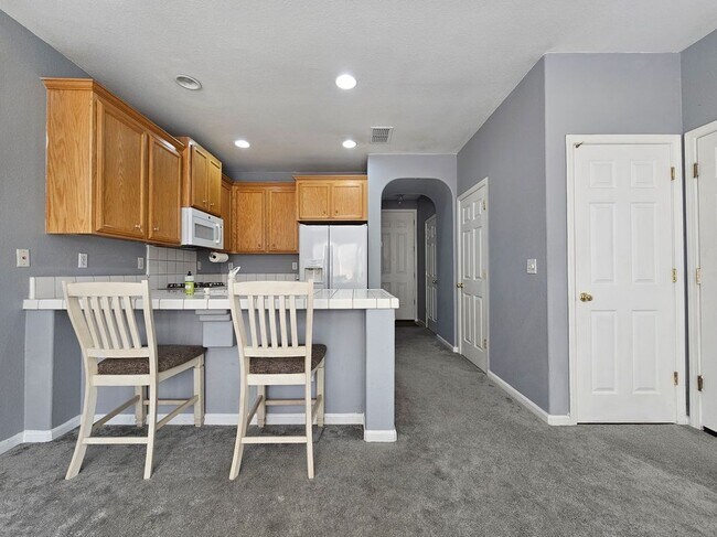 Foto del edificio - 3440 Tice Creek Way