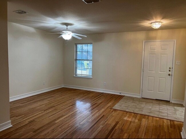Building Photo - 1414 Lochspring Dr