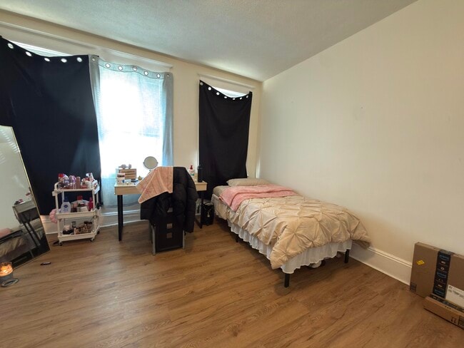 Building Photo - 56 Park Vale Ave