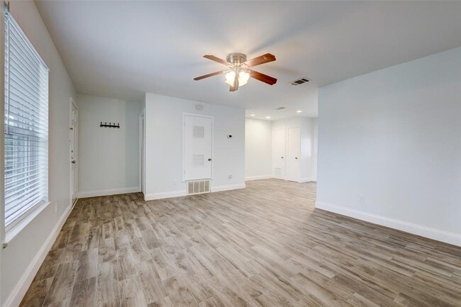 Building Photo - 2701 St Edwards Cir