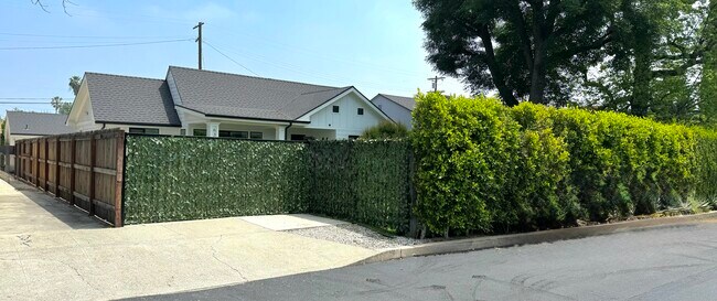 Foto del edificio - 6342 Murietta Ave