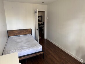 Building Photo - 4409 Boul Saint Laurent