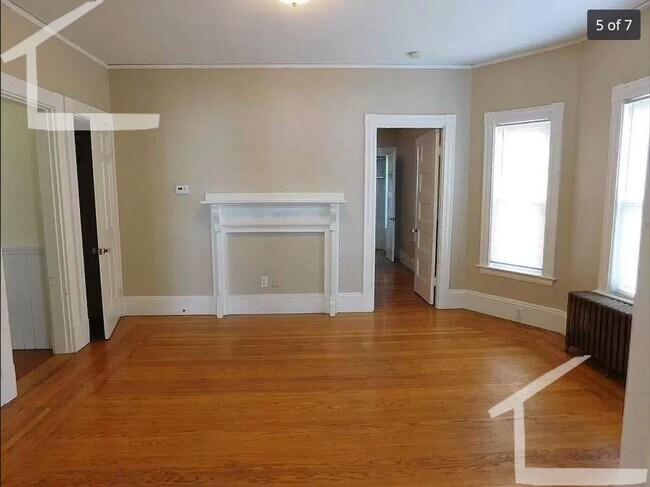 Building Photo - Davis Sq. Area, Free Laundry, Eat-in Kitch...