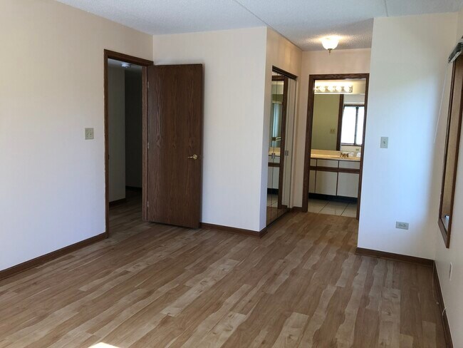 Foto del edificio - 1056 Ashley Ct N