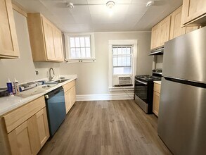 Building Photo - 207 N Pinckney St