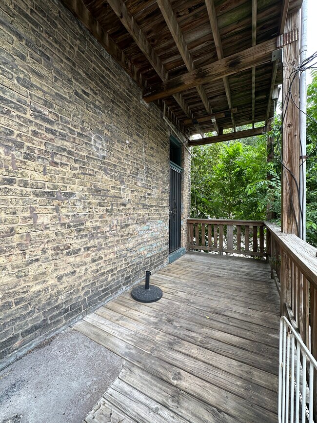 Building Photo - 2139 W North Ave