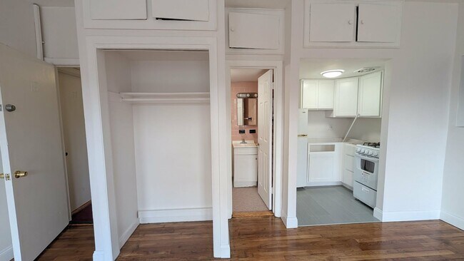 Building Photo - No fee!  Recently remodeled studio with heat and hot water included in the heart of Allston!  Lau...