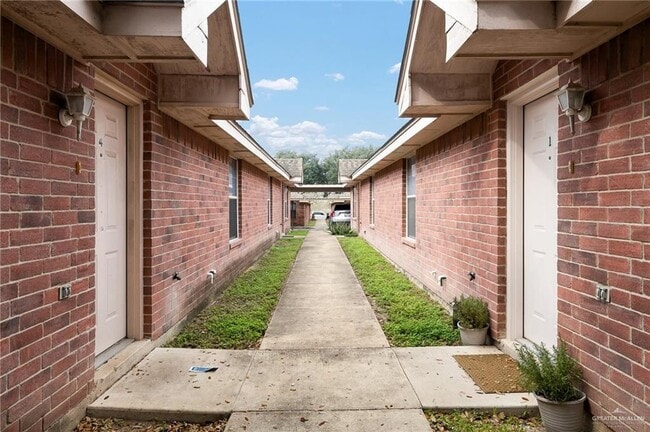 Building Photo - 10 S Ironwood St