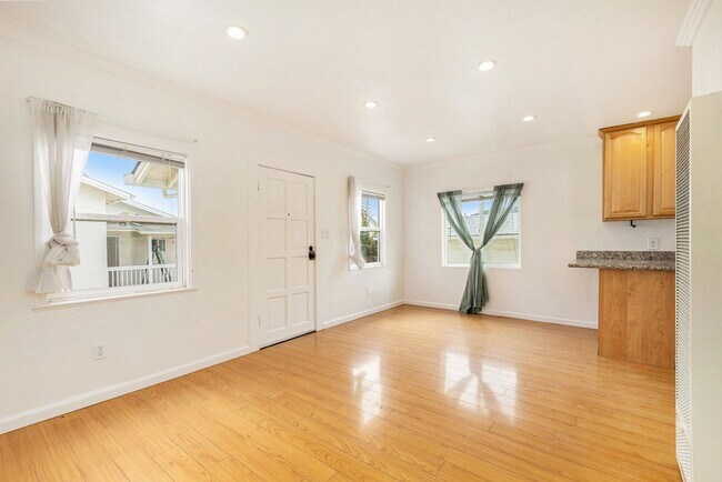 Foto del edificio - Eastman Ave. 3045-3047