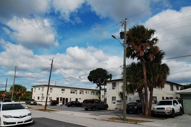 Building Photo - 925 6th St