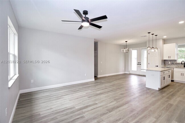Building Photo - 4510 Boabadilla Ave