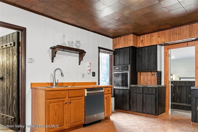 Building Photo - 378 Broadway