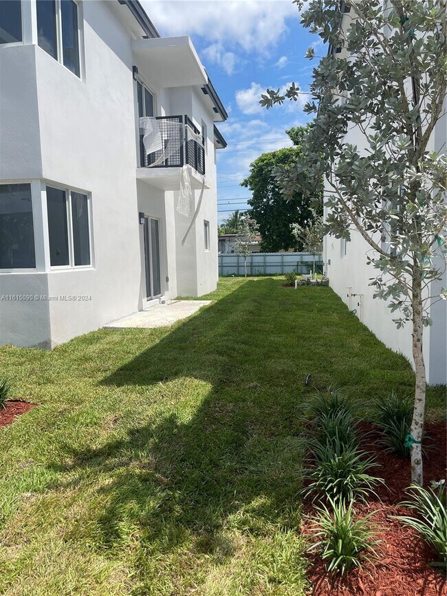 Foto del edificio - 457 E 16th St