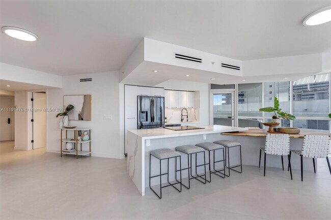 Building Photo - 6301 Collins Ave