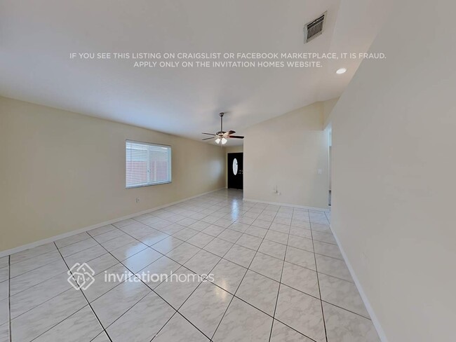 Foto del edificio - 10121 NW 127th Terrace