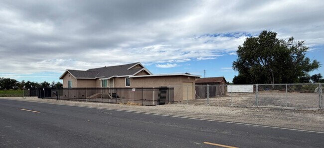 Foto del edificio - 4410 S Holt Rd