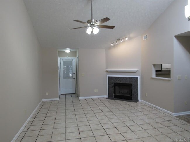 Foto del edificio - 6269 Bell Gables