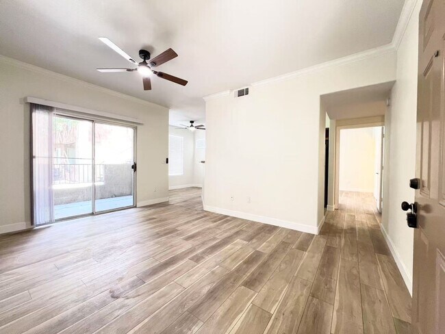 Foto del edificio - Updated 2-Bed Condo for Rent Near the Stri...