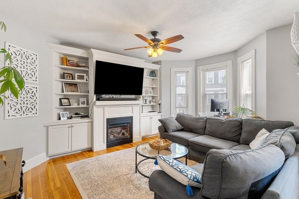 Primary Photo - 642 E 8th St