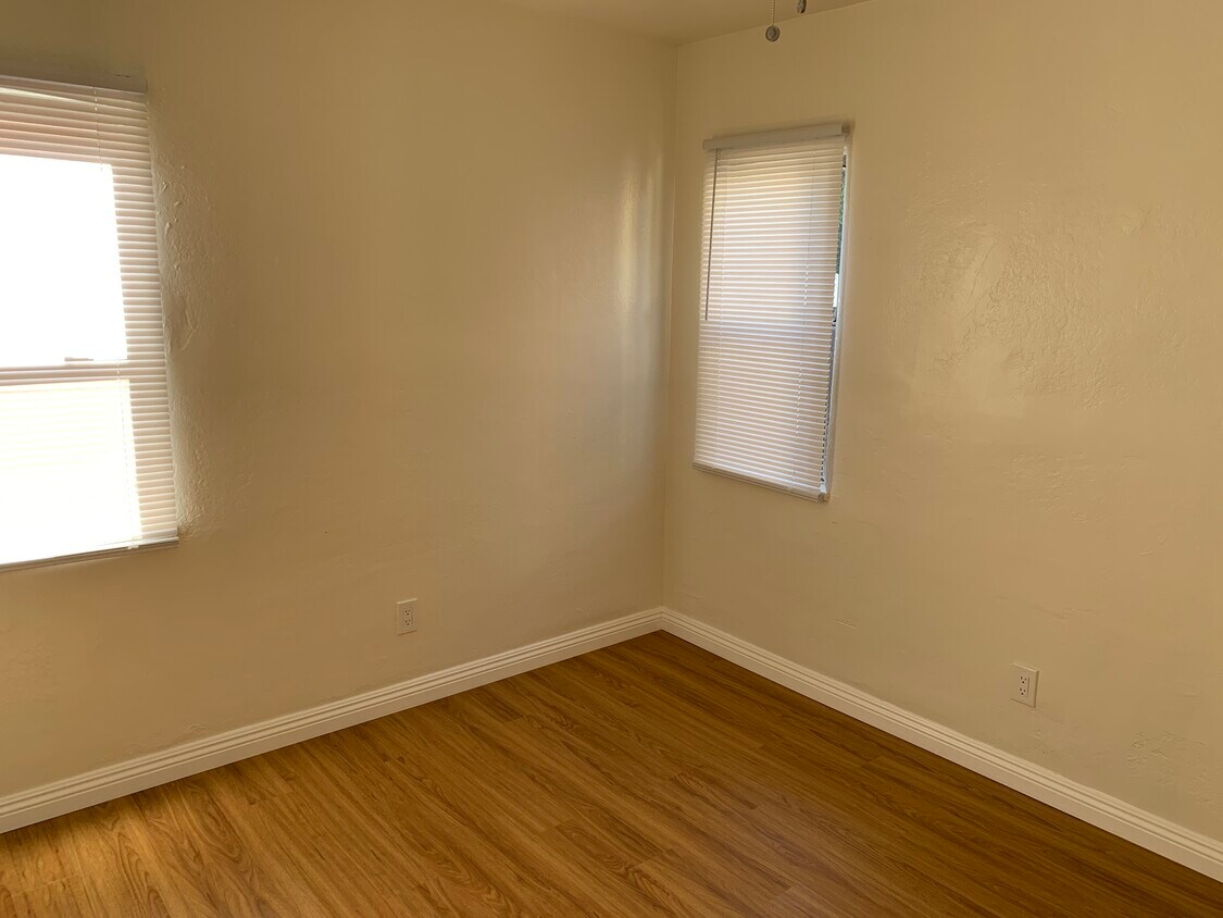 Primary Photo - 800 Sunset Ave