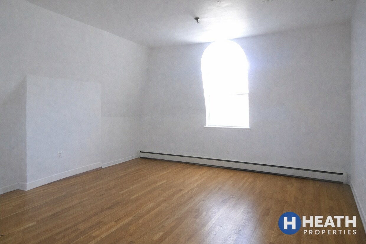 Building Photo - 168 Northampton St