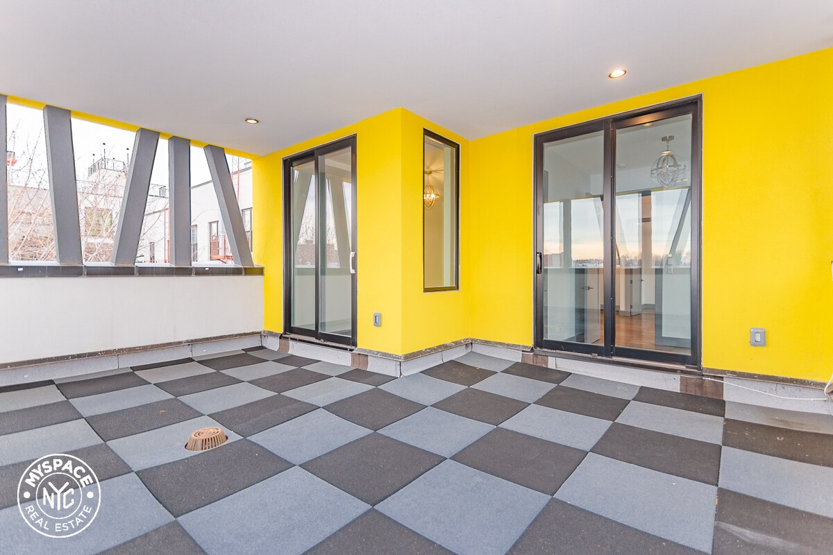 Foto principal - 168 Stuyvesant Ave