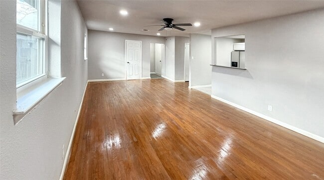 Foto del edificio - 4200 Kenwood Ct