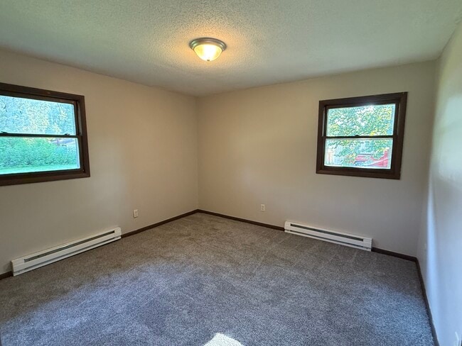 Building Photo - 1820 Oliver Ct
