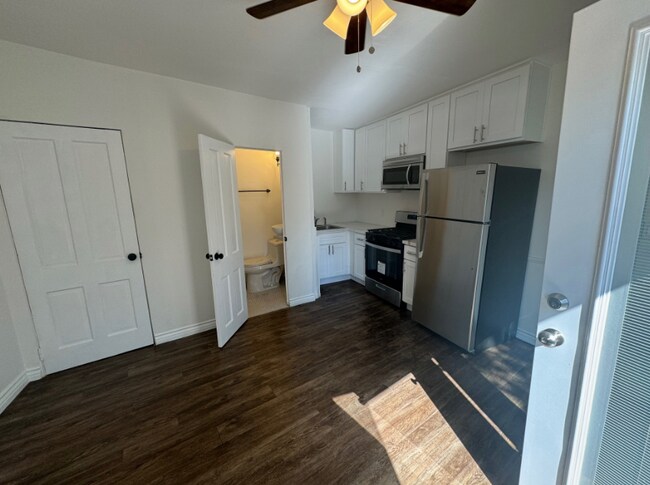 Foto del edificio - 473-491 S Roxbury Dr