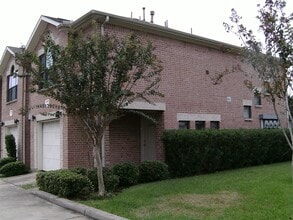 Building Photo - 5941 S Loop E