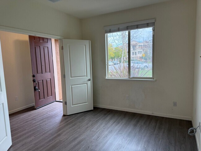 Building Photo - San Jose Comfort, Convenience and Location