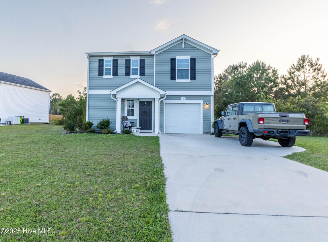 Foto principal - 200 New Home Pl