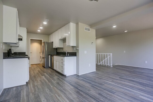 Foto del edificio - 2 Bedroom Oceanside Condo, with Private Ya...