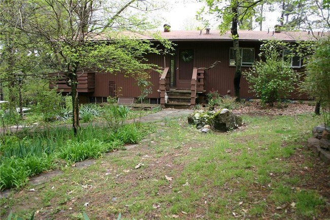 Building Photo - 1333 N Edgehill Dr