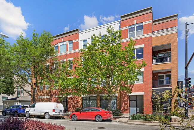 Building Photo - 1601 N Paulina St