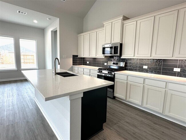 Building Photo - 910 Rosewood Trl