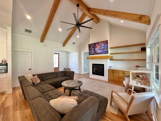 Foto del edificio - 15849 Avery Ln