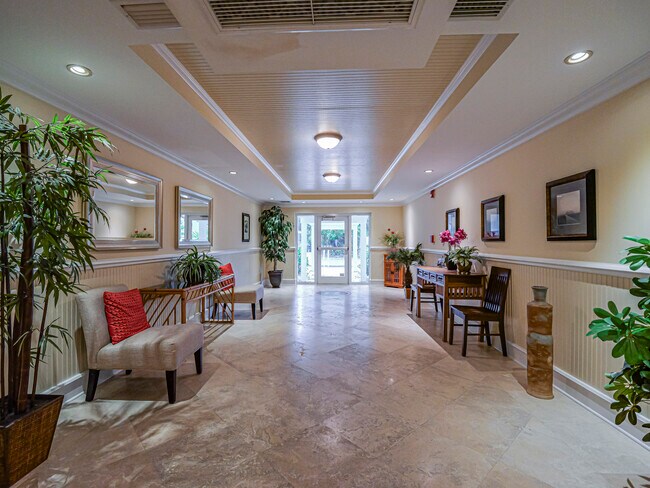 Building Photo - 855 Dahlia Ln