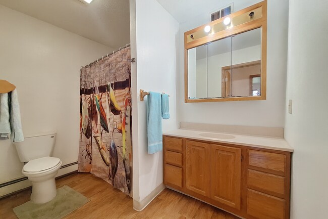 Foto del edificio - One level living w/ Attached Garage Available July!