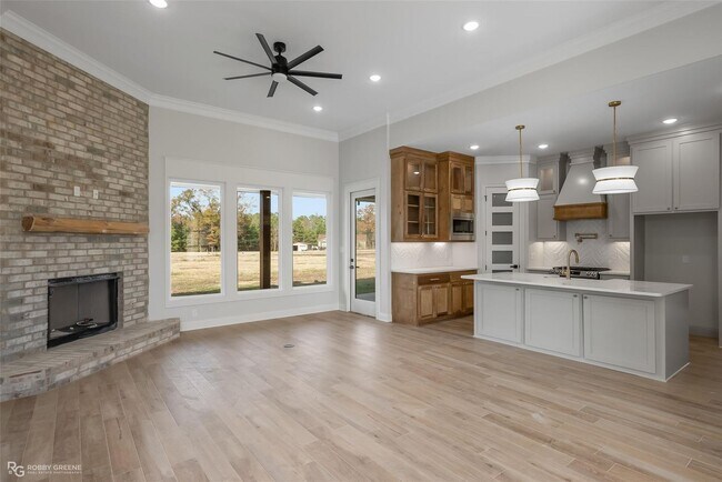 Foto del edificio - Modern 4 Bedroom / 3 Bath Home