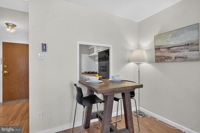 Foto del edificio - 730 24th St NW