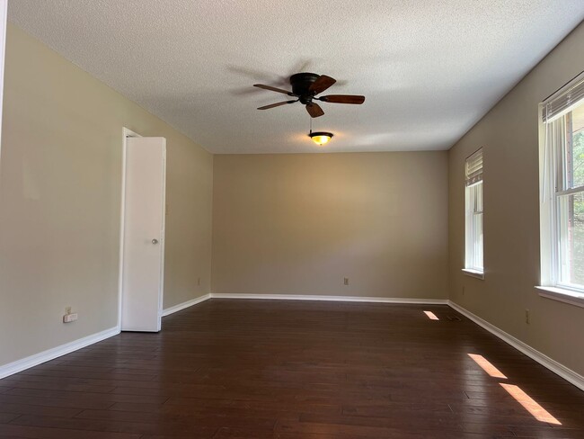 Building Photo - 3902 Sam Peck Rd., Little Rock AR 72223 - ...
