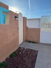 Building Photo - 936 San Pedro Dr SE