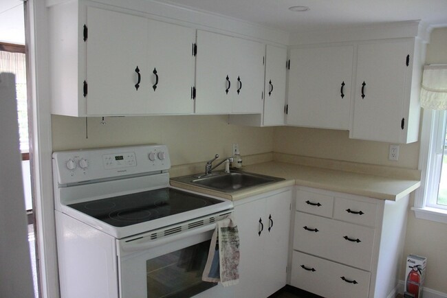 Building Photo - 56 Anawan St