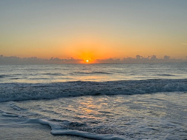 Building Photo - 910 E Causeway Blvd