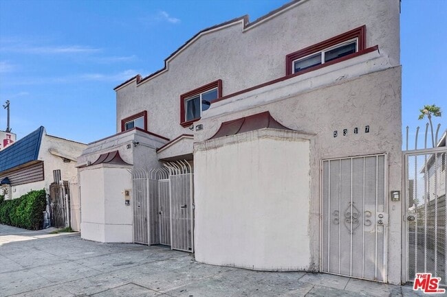 Foto del edificio - 5319 1/2 Normandie Avenue Unit