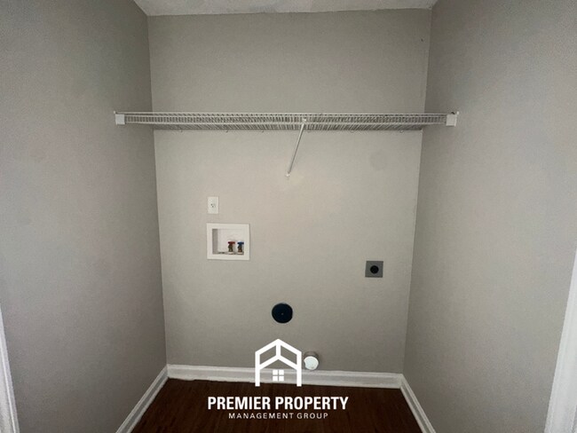 Building Photo - Modern 2-Story 3BR/2.5BA Cordova Home | Hardwood Floors & 2-Car Garage