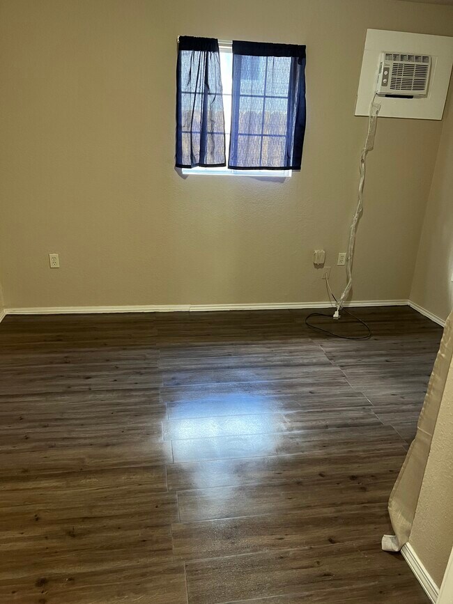 Foto del edificio - 2156 Aransas Ave